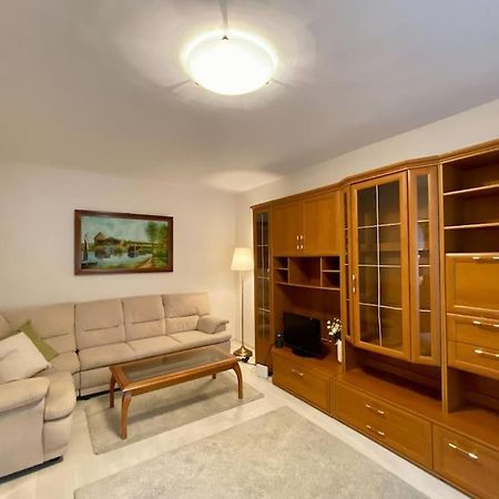 Lovely & Quiet 1-Bedroom Condo With Free Parking Bukarest Eksteriør billede
