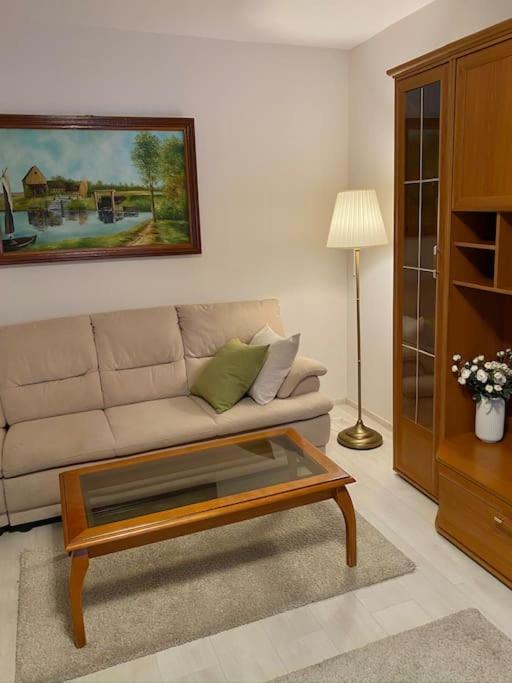Lovely & Quiet 1-Bedroom Condo With Free Parking Bukarest Eksteriør billede