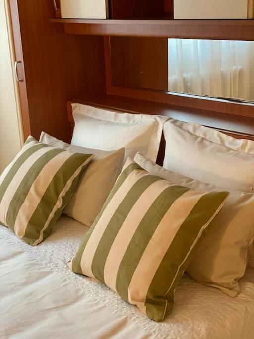 Lovely & Quiet 1-Bedroom Condo With Free Parking Bukarest Eksteriør billede